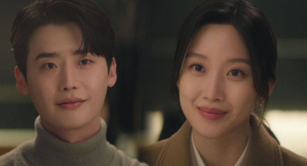 Lee Jong Suk and Moon Ga Young are flying to Malaysia to watch the finale of ‘Law and the City’ with fans