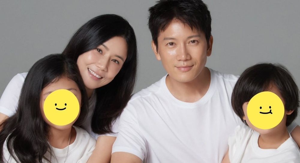 Ji Sung and Lee Bo Young share adorable photos with their kids while marking 12 years of marriage