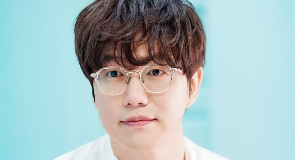 Sung Si Kyung apologizes after agency accused of running illegally for 17 years, promises to fix issue immediately