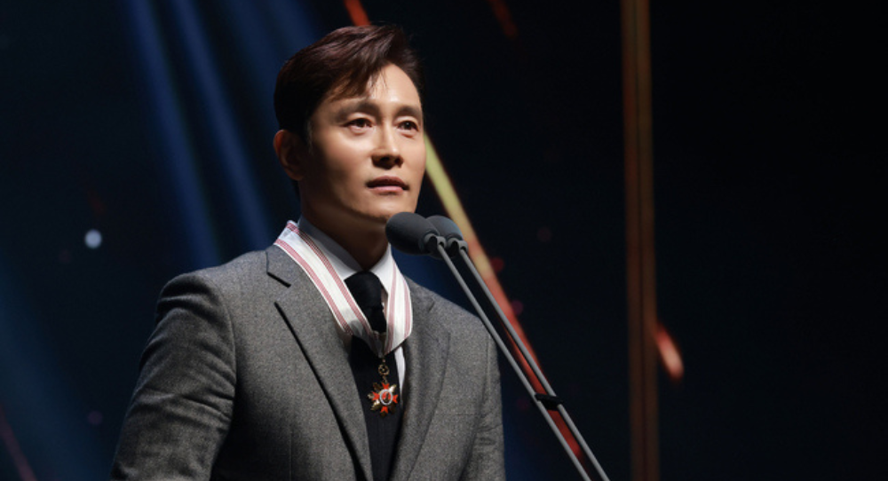 Lee Byung Hun wins one of Korea’s highest cultural awards and admits he feels shy about it — “I never aimed for something this big”