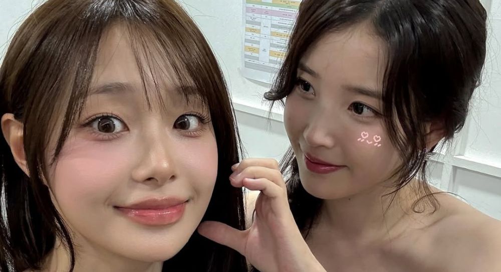 Chuu shares adorable photo with IU, says “I’m happy” — fans call them “two angels in one frame”