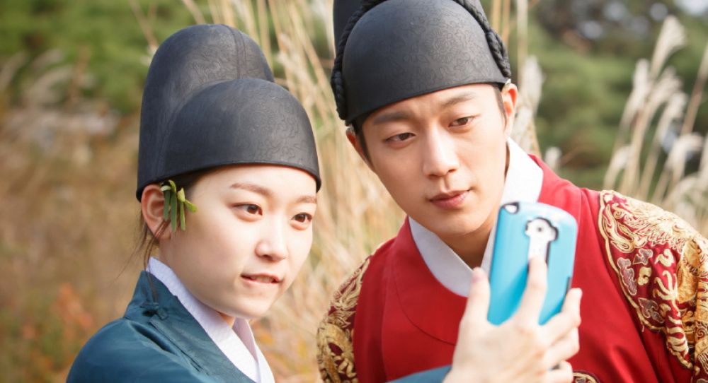 Yoon Doo Joon and Kim Seul Gi’s 'Splash Splash Love: The Movie' surpasses 10,000 viewers — 10 years after its original release