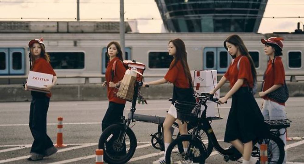 LE SSERAFIM dominates Billboard global charts for 3 weeks in a row with “SPAGHETTI” featuring BTS’s J-hope