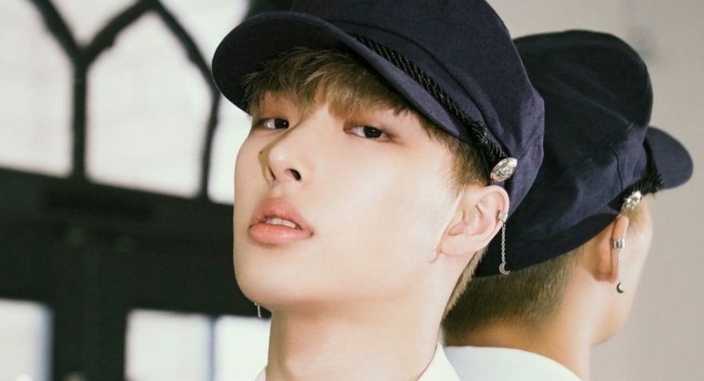 ATEEZ’s Mingi suffers finger fracture in stage fall but continues schedule with cast, showing unstoppable dedication