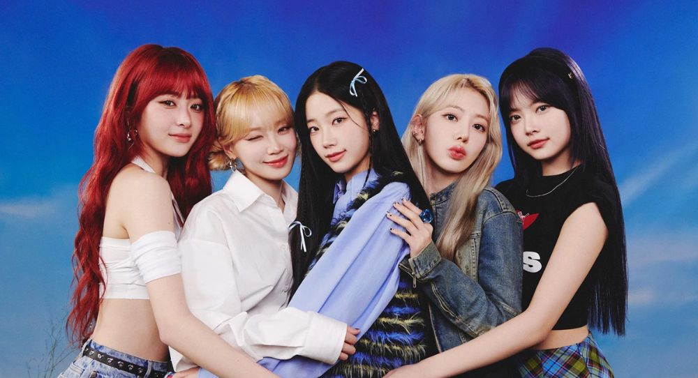 LE SSERAFIM fans hold truck protest in front of HYBE demanding separation from NewJeans after comeback announcement