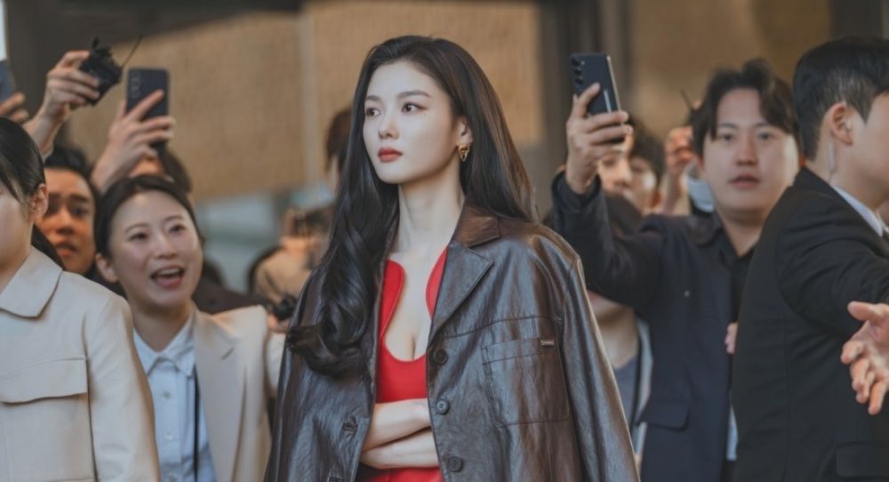 Kim Yoo Jung Faces Her Biggest Crisis Yet In “Dear X” — Can Hong Jong Hyun Save Her Comeback Or Will Chaos Take Over?