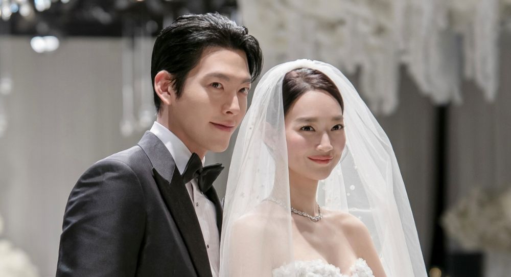 Kim Woo Bin melts hearts by continuing to act as a Christmas Santa for sick children even after marriage to Shin Min Ah