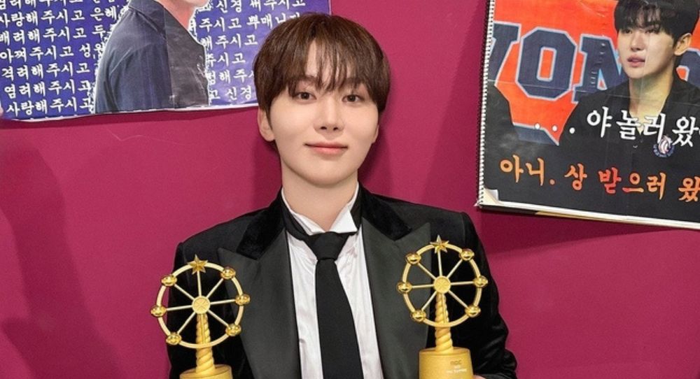 Seventeen’s Seungkwan wins MBC Entertainment Award after 7 years thanks to his energy as “manager pro” on “The Wonder Coach”