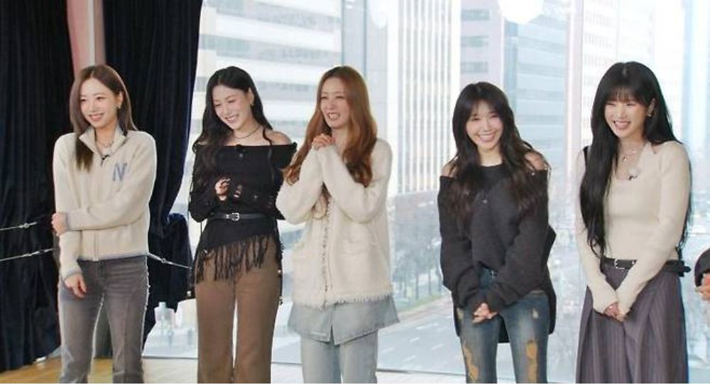 Apink returns to Running Man as a full group for the first time in 7 years for a thrilling gold bag chase without Son Na Eun