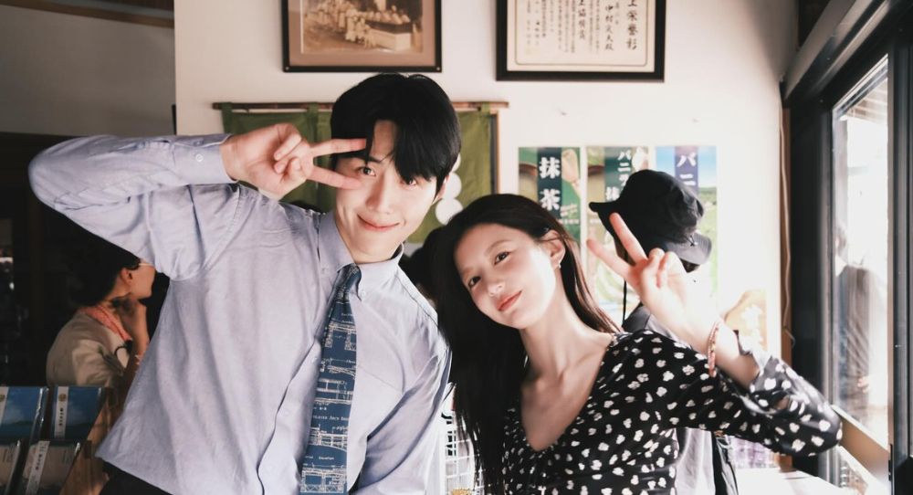 Kim Seon Ho can’t stop praising co-star Go Youn Jung as he says her kind and open heart helped create amazing chemistry on set