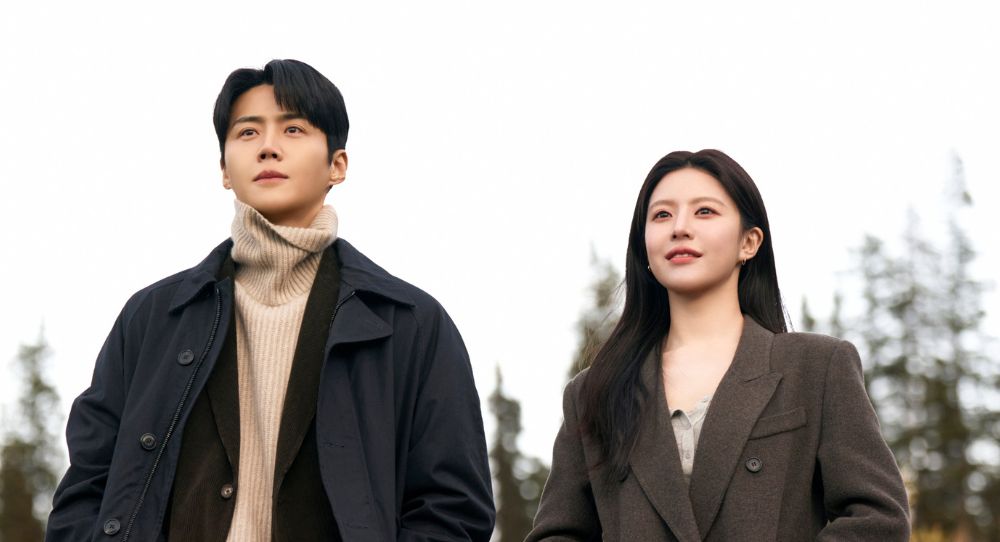 Netflix romance "Can This Love Be Translated?" sweeps buzz rankings again as Go Youn Jung and Kim Seon Ho dominate No. 1 and No. 2