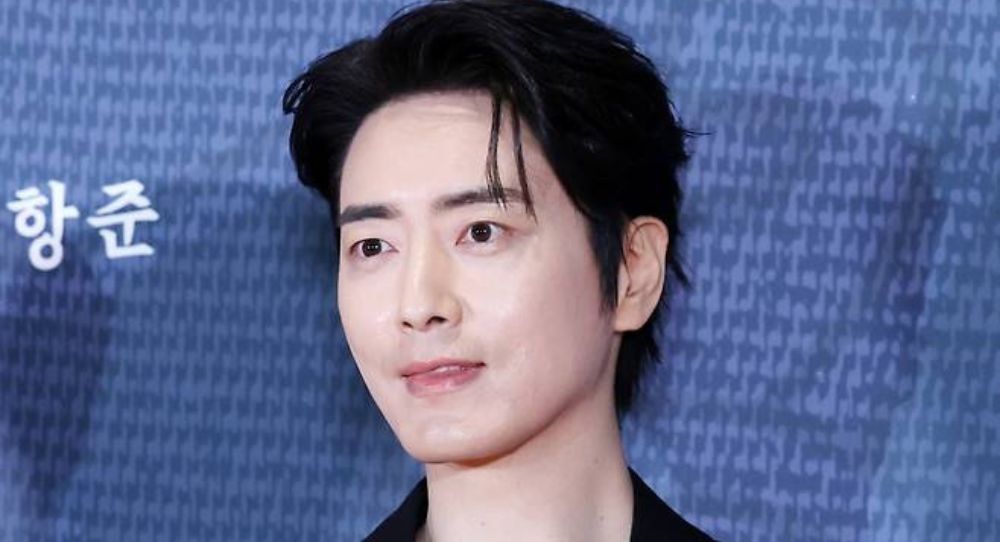 Actor Lee Joon Hyuk shocks fans as he’s revealed to be actual royalty, a direct descendant of Hyo Ryeong Daegun