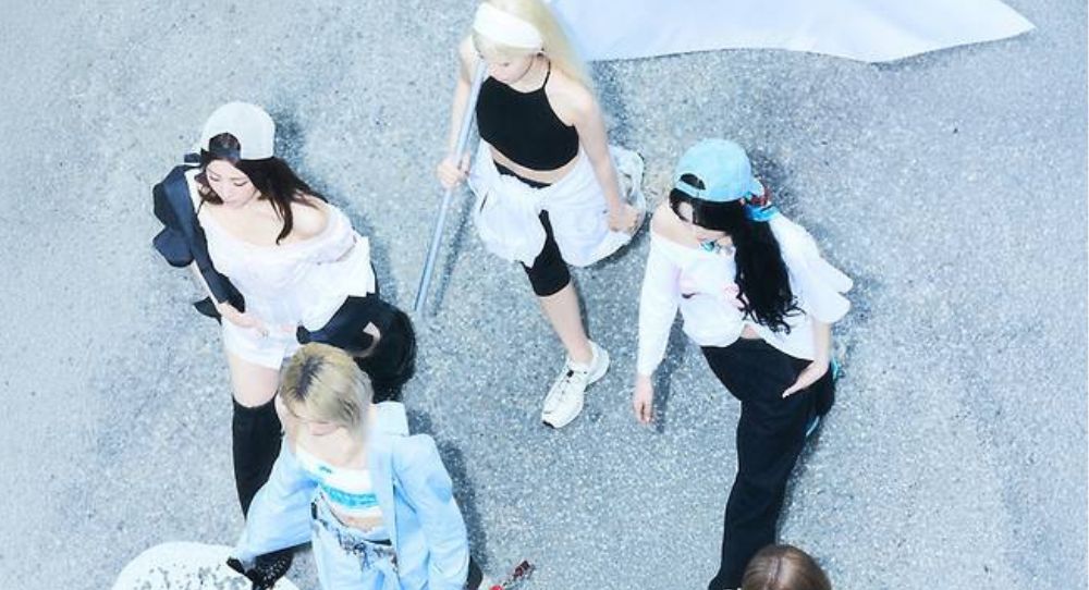 LE SSERAFIM’s ‘Crazy’ crosses 200 million views after strong Billboard and UK chart success