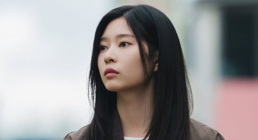 Former IZ*ONE member Kim Min Ju lands her first ever lead drama role 8 years after debut, but ‘Still Shining’ opens with bittersweet 1% ratings despite strong attention