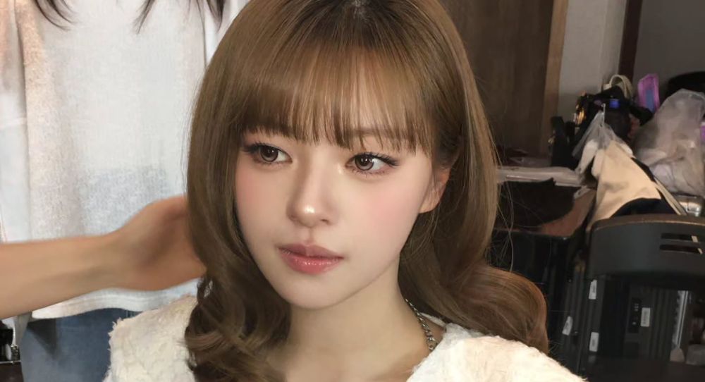 TWICE’s Jeongyeon is going viral after fans say her latest Instagram photos make her look like a real life doll